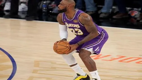 “梅西惊天一击！迈阿密国际险胜堪萨斯城竞技1-0”